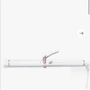 Brand New never used T3 Singlepass Curl (curling iron)